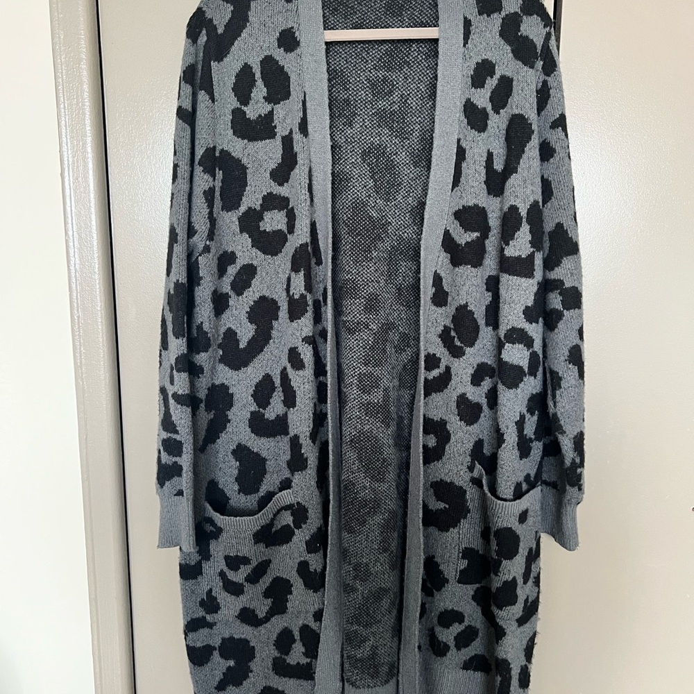 George Gray and Black Leopard Print Open-Front Cardigan